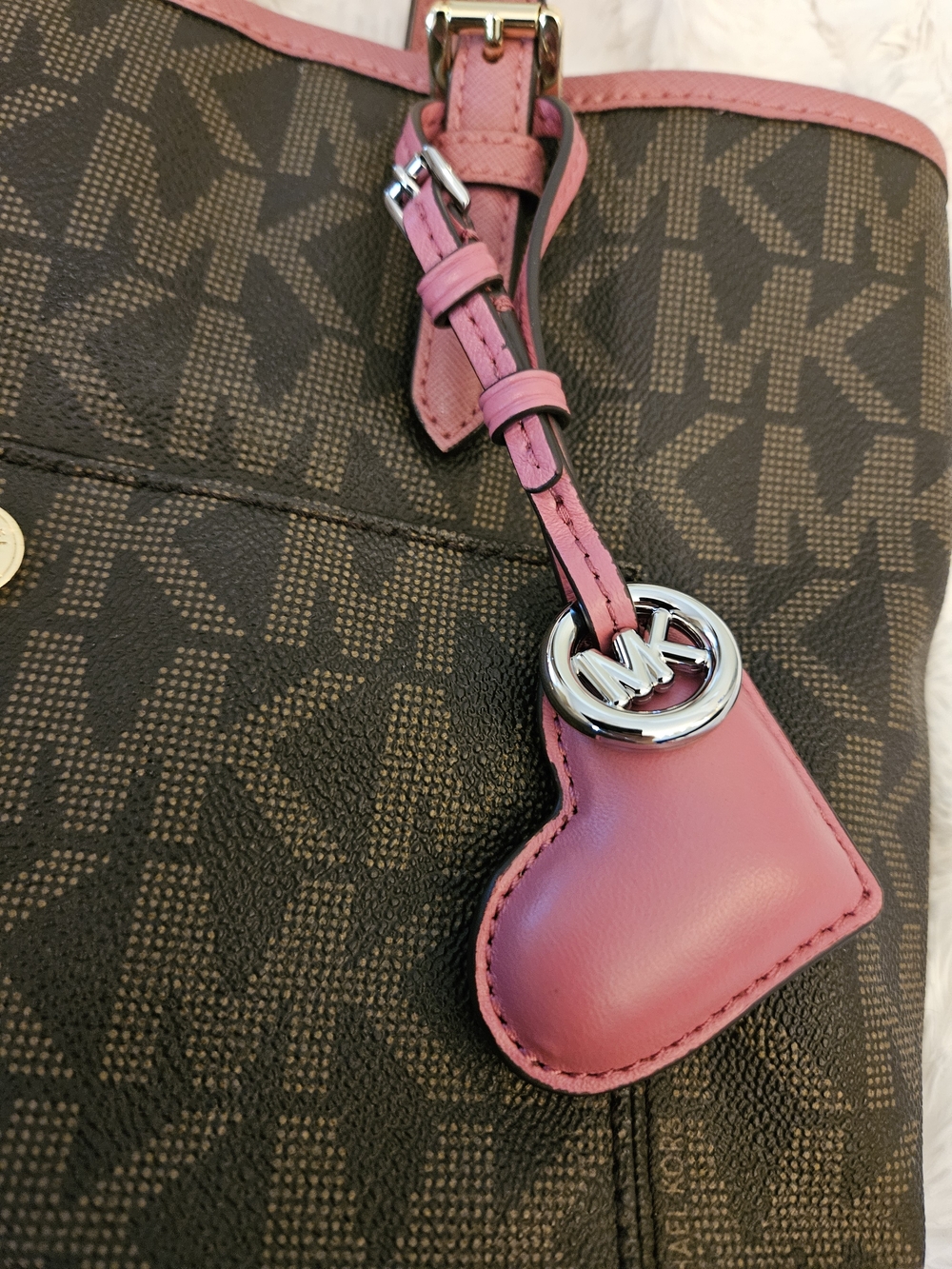 Michael Kors☆Pink Trim Logo Tote Bag W/ Heart MK Charm - Picture 15 of 15